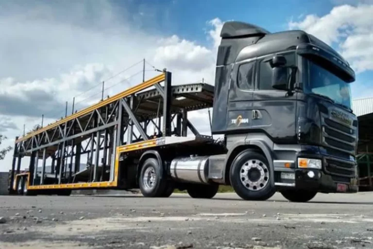 transporte de veículos em cegonha