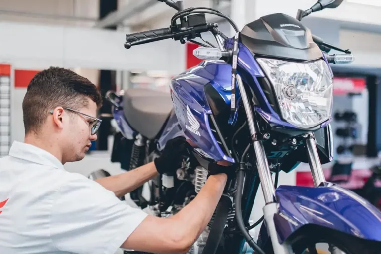 moto fica acelerando sozinha